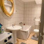 Center Apartment *