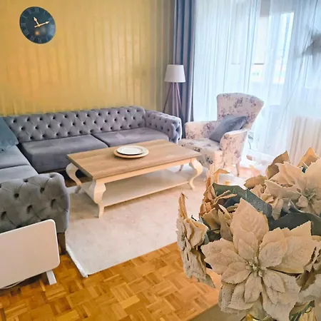 Center Apartment *